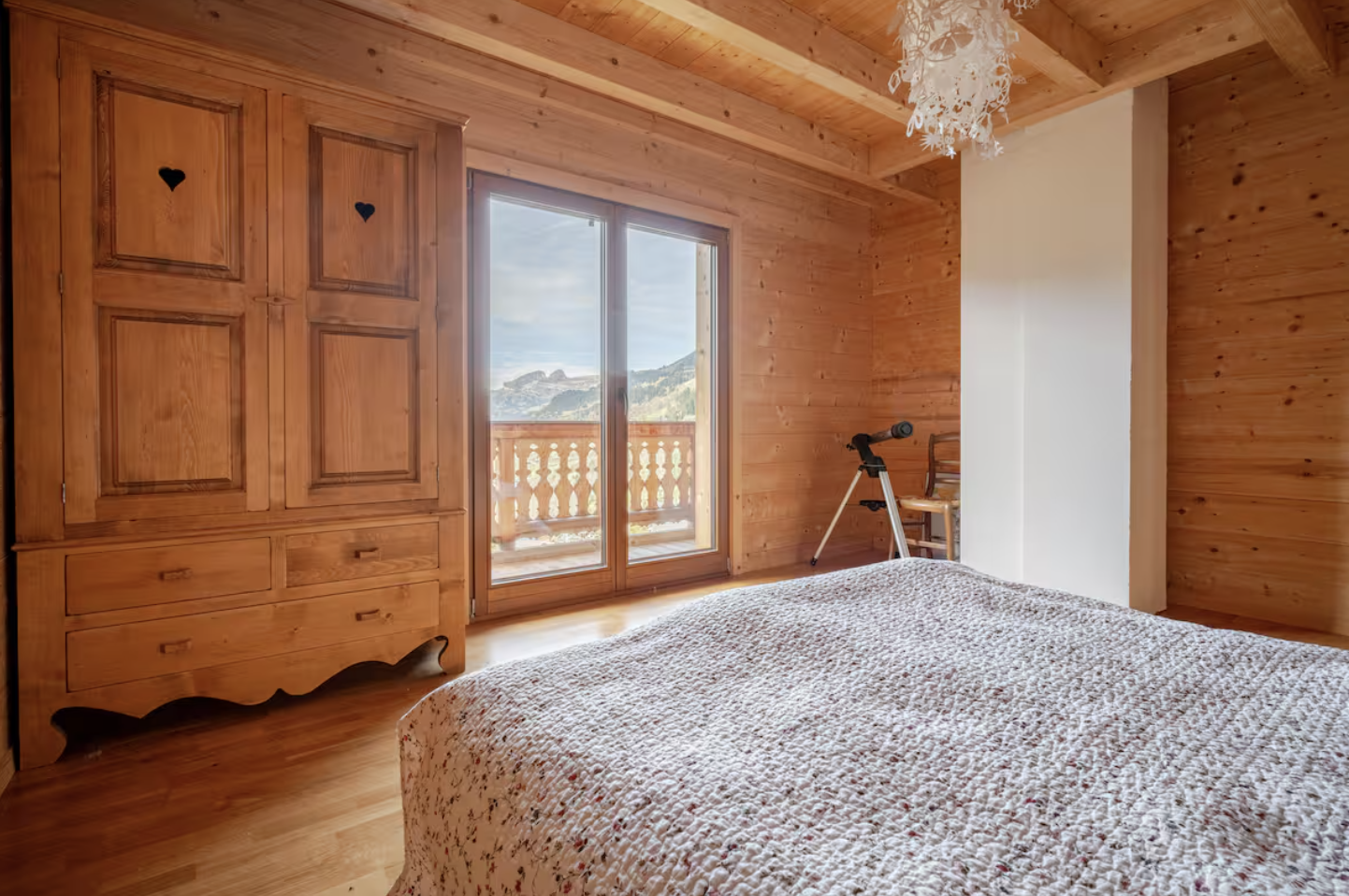 Modern 4BR Chalet